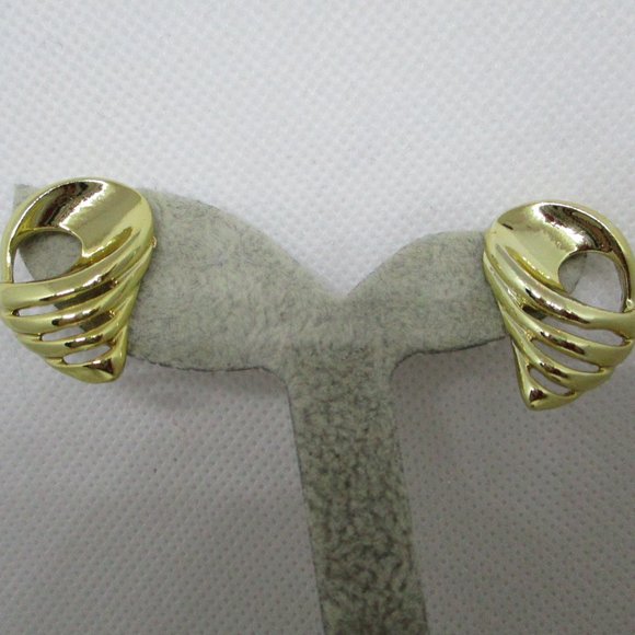 Seashell Pierced Earrings Gold Tone Metal - Picture 2 of 6